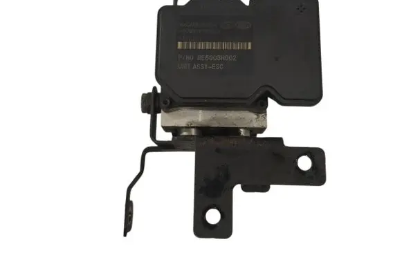 Hyundai Santa Fe ABS Pump 589202W980