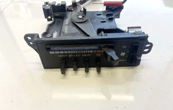Chrysler Voyager Climate control unit 3847013