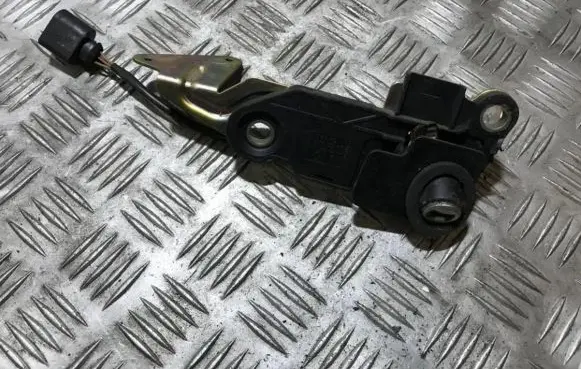 Volkswagen PASSAT B5.5 Tailgate exterior lock 3b9827297a