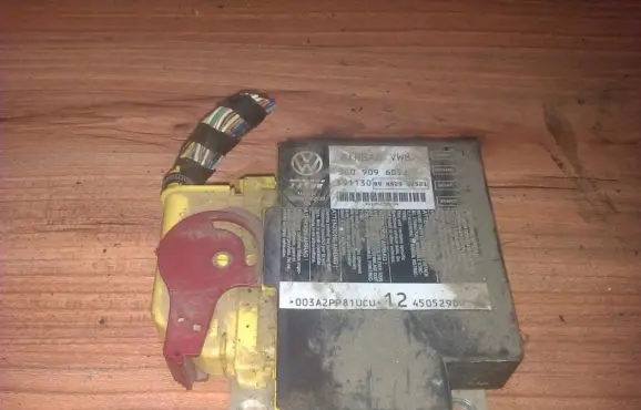 Volkswagen PASSAT B6 Airbag control unit/module 3c0909605j