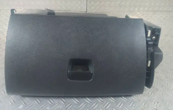 Glove box