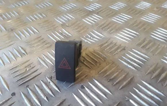 Toyota Avensis T270 Hazard light switch 15B279