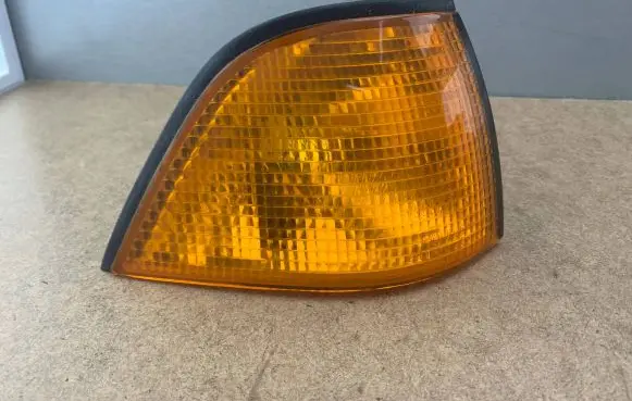 BMW 3 E36 Front indicator light 8353282 63138353282