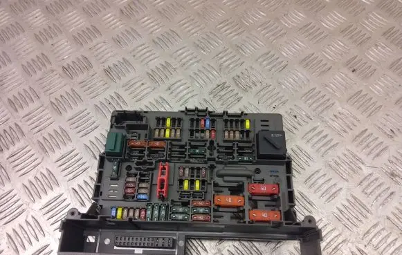 BMW 1 E82 E88 Fuse module 9119446