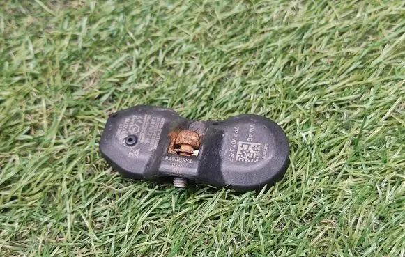 Volkswagen Touareg II Tire pressure sensor 7PP907275F