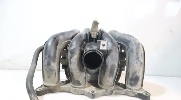 Toyota Yaris Intake manifold