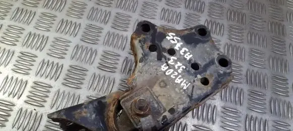 Mazda 323 F Engine mount bracket