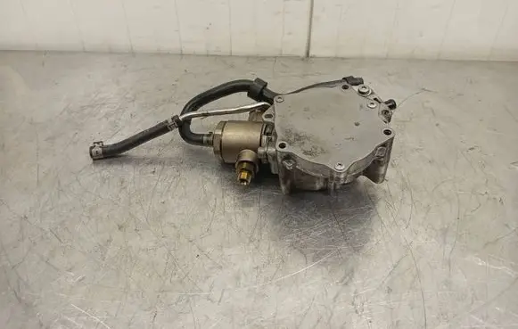 Audi A4 S4 B8 8K Vacuum pump 06J145100