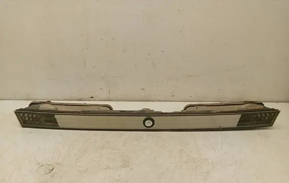BMW 7 E65 E66 Trunk door license plate light bar 6908711