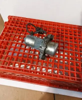 Mercedes-Benz E W212 Vacuum pump A0004302832 86422823 00928617