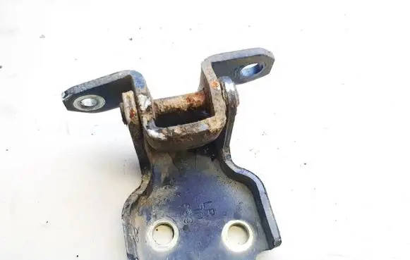 Suzuki SX4 Front door upper hinge