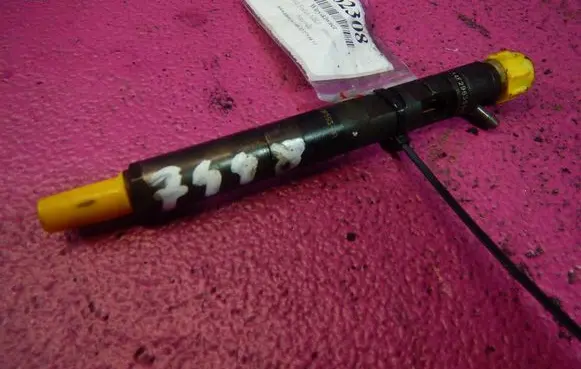 Fuel injector