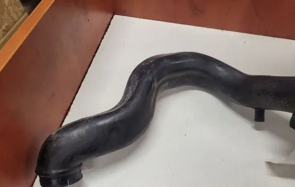Opel Astra H Air intake hose/pipe