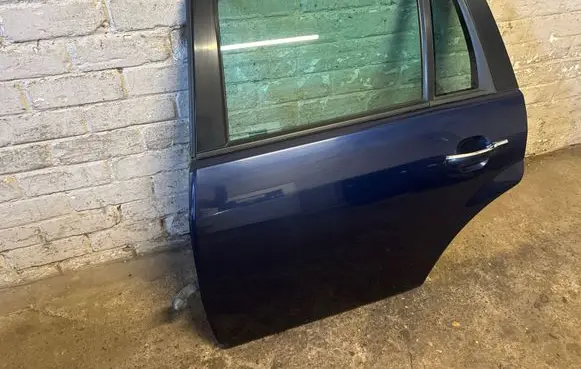 Ford Mondeo Mk III Rear door