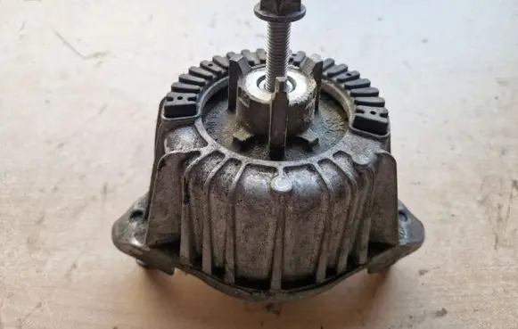 Motorlager Motordämpfer