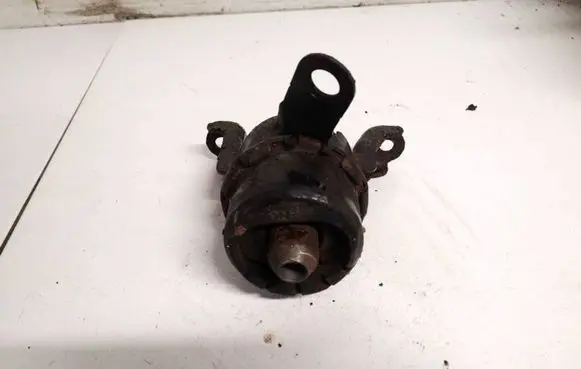 Mazda 6 Engine mount bracket