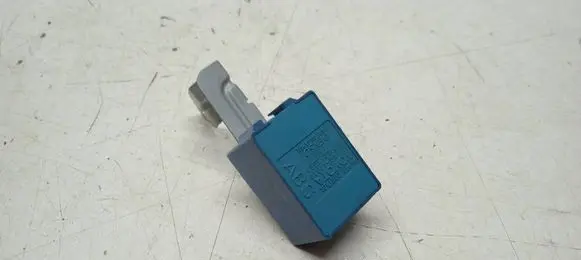 Toyota Prius (XW20) Window wiper relay 8594047010 0521003082