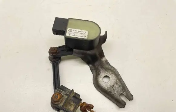 Audi Q7 4L Air suspension front height level sensor 7L0616213B 1516010057