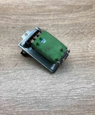 Volkswagen PASSAT B4 Heater blower motor/fan resistor 701959263