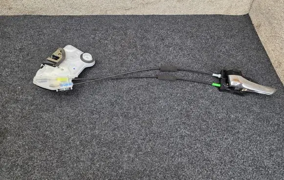 Toyota Hilux VIII Front door lock