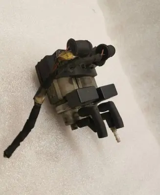 Audi A8 S8 D2 4D Turbo solenoid valve 059906623 PY0125223