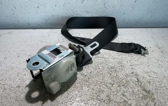 Dodge Challenger Rear seatbelt P0UX54XDVAG