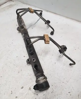 Fuel injector supply line/pipe