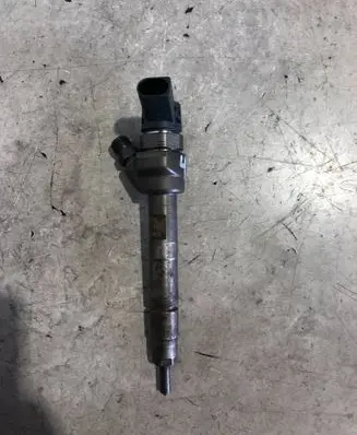 BMW 5 F10 F11 Fuel injector 0445110595 7810702