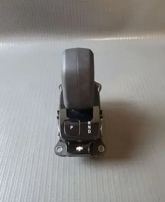 Volvo XC60 Gear shifter/selector 32335745