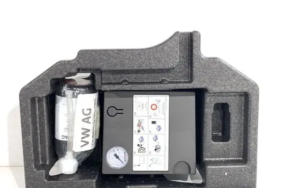 Audi A5 Tire air pump compressor 8P0012615A