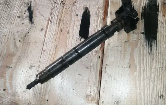 Audi A8 S8 D3 4E Fuel injector 0445115052 059130277AH