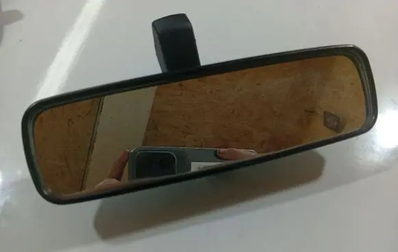 Rear view mirror (interior)