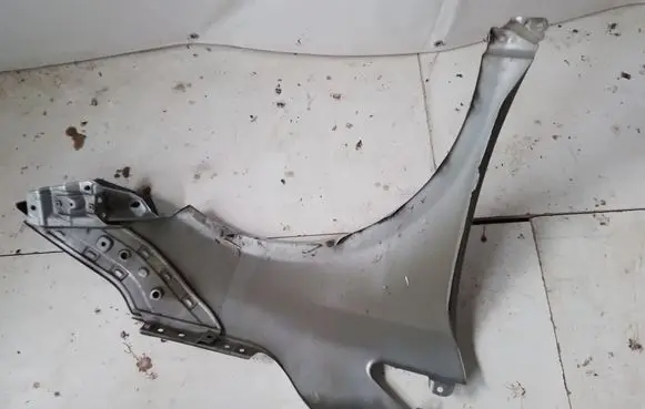 Toyota Avensis T270 Fender