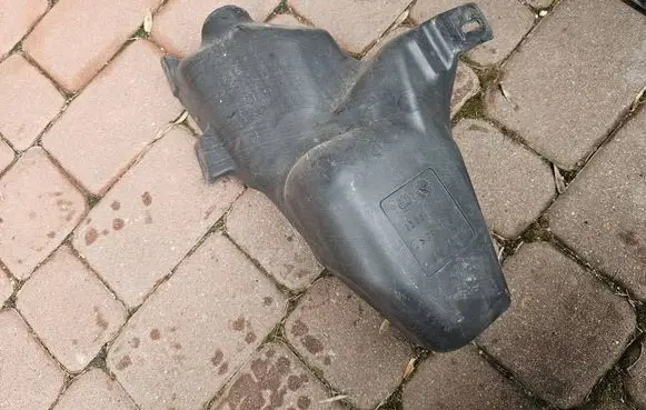 Opel Zafira C Windshield washer fluid reservoir/tank 13260579