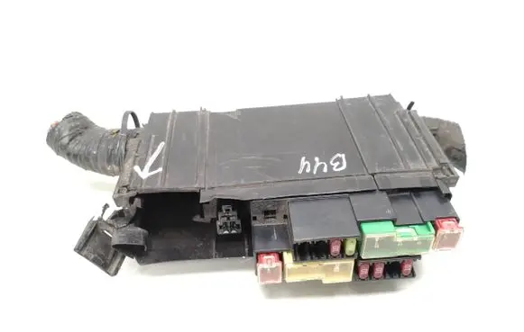 Nissan Juke I F15 Fuse module 24382EW70B 7154722330