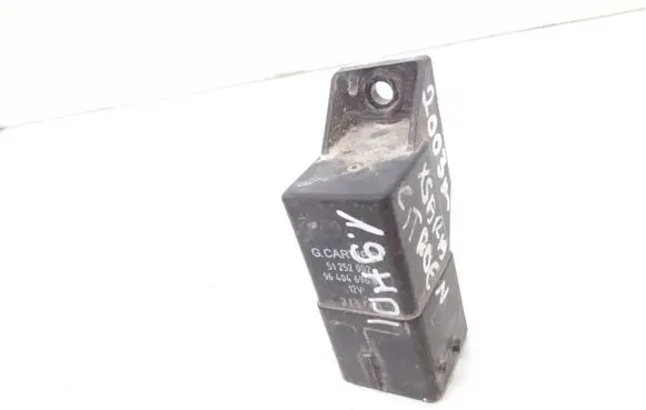 Citroen C5 Glow plug pre-heat relay 9640469680