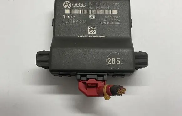 Volkswagen Jetta V Gateway control module 1K0907530F 0325 1K0907951