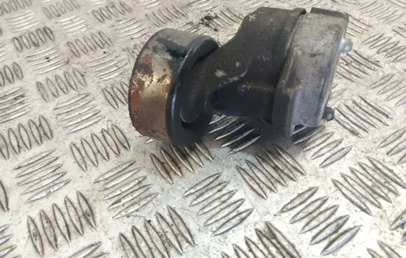 KIA Sorento Generator/alternator belt tensioner