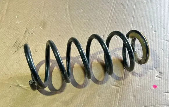 Nissan Navara D23 Rear coil spring