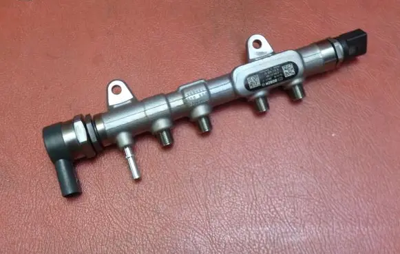 BMW 2 F46 Fuel main line pipe 8511629