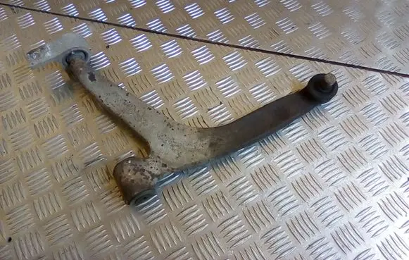 Citroen Xsara Picasso Front lower control arm/wishbone
