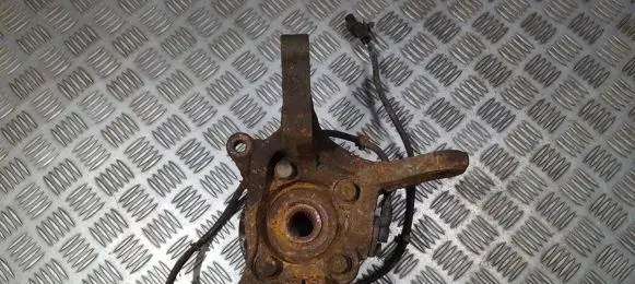 Mitsubishi Space Runner Front wheel hub