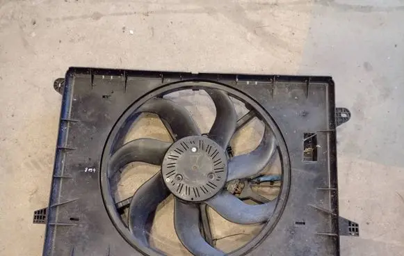 Chrysler Pacifica Radiator cooling fan shroud 68306585 8240751 68306585AB