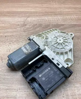 Volkswagen PASSAT B6 Front door window regulator motor 1K0959792L 1K0959702P