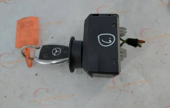 Mercedes-Benz E W212 Ignition lock A2129055400