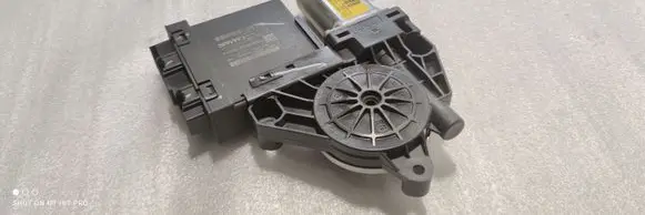 Volvo S60 Front door window regulator motor 31674755
