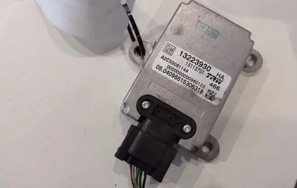 Opel Vectra C ESP acceleration yaw rate sensor 13223930 15113701 A2C53081144