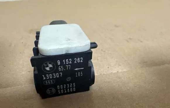 BMW X5 E70 Airbag deployment crash/impact sensor 9152262 130307 002325