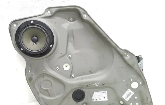 Rear window lifting mechanism without motor