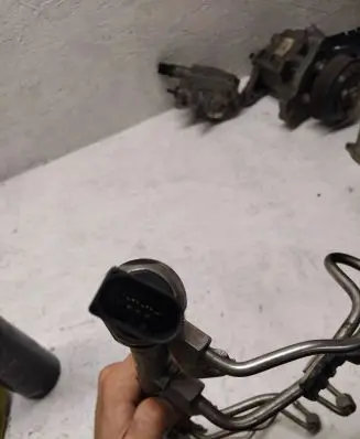 BMW 3 E90 E91 Fuel main line pipe 7537319